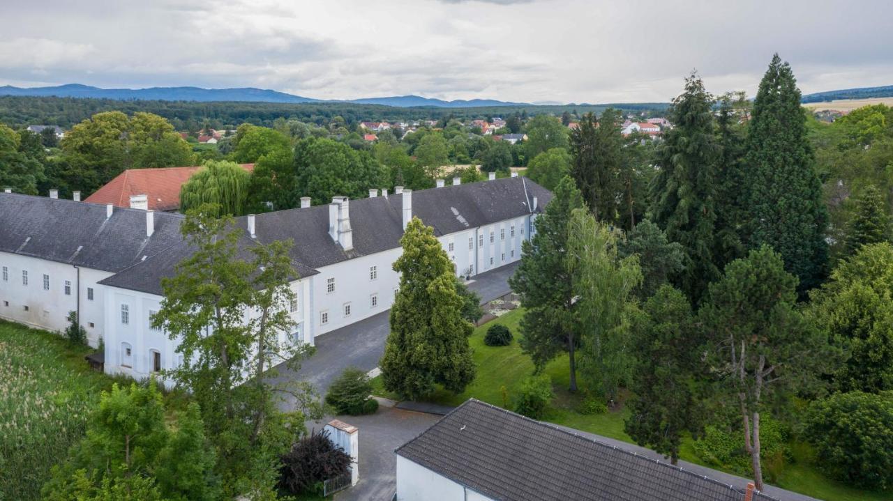 Boutique Hotel Zum Oberjager, Schloss Lackenbach Zewnętrze zdjęcie